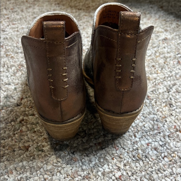 Stylish Gray Ankle Boots - Picture 5 of 7